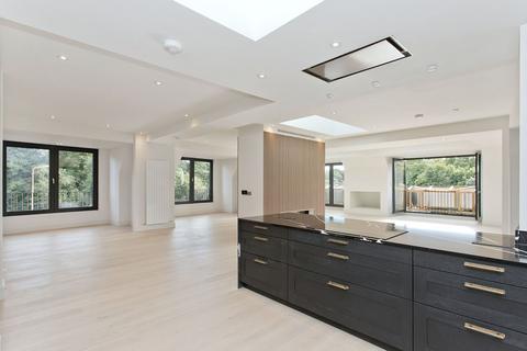 4 bedroom flat for sale, Plot L3-40 (Flat 13, 60 Belford Road), Flat at Village View, Belford Road EH4
