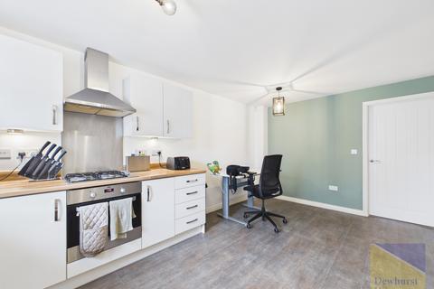 3 bedroom semi-detached house to rent, Moreton Road, Preston PR4