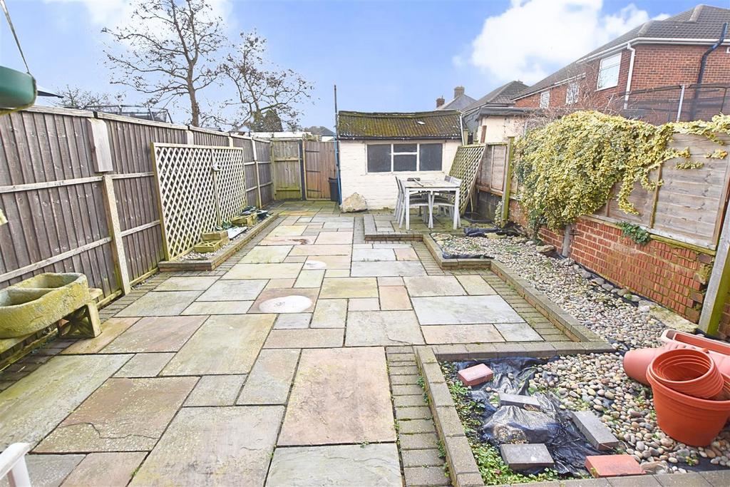 FRONT &amp; REAR GARDENS
