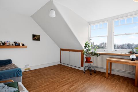 2 bedroom flat for sale, South Road, London, SE23