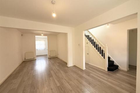 4 bedroom end of terrace house to rent, Exeter Road, London N9