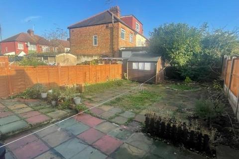 4 bedroom end of terrace house to rent, Exeter Road, London N9