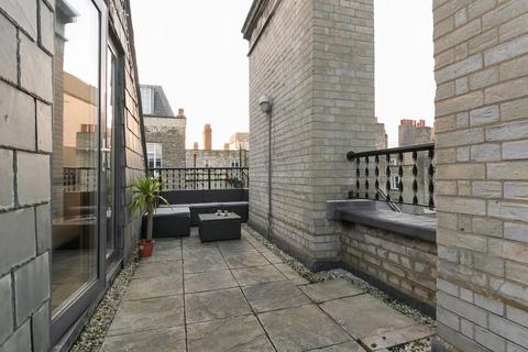 3 bedroom flat to rent, Bank Chambers, London W1U