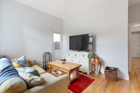 3 bedroom flat to rent, Durnsford Road, London SW19