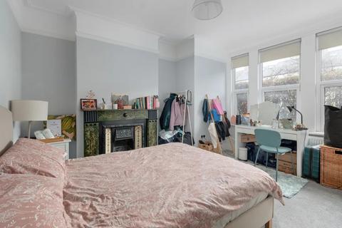 3 bedroom flat to rent, Durnsford Road, London SW19