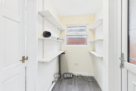 3 bedroom semi-detached house to rent, Nottingham NG5