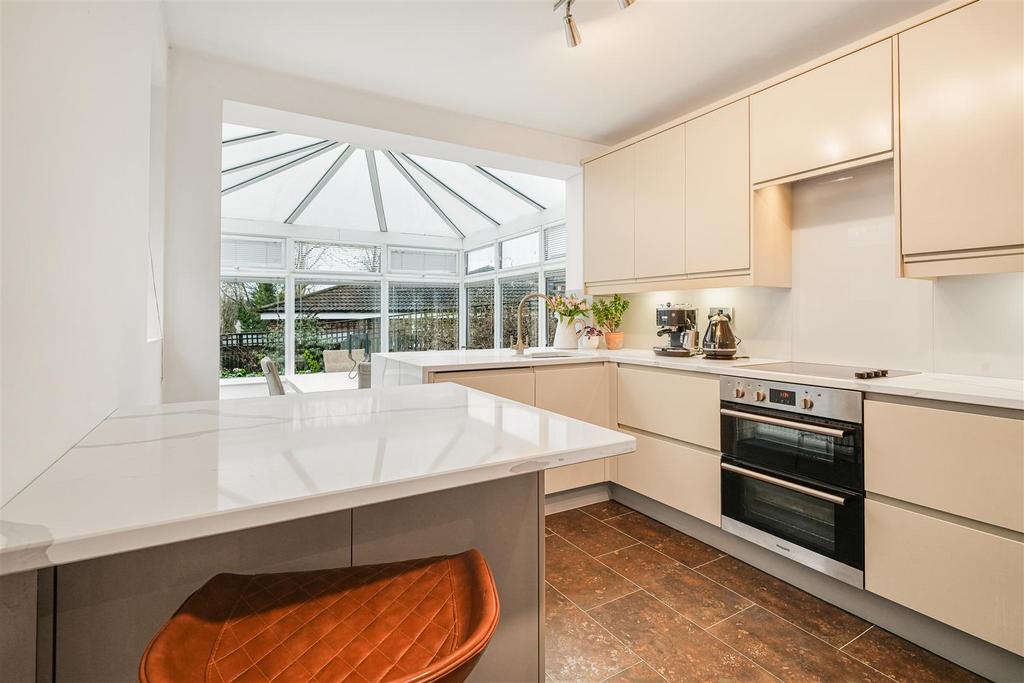 Bespoke fitted modern kitchen