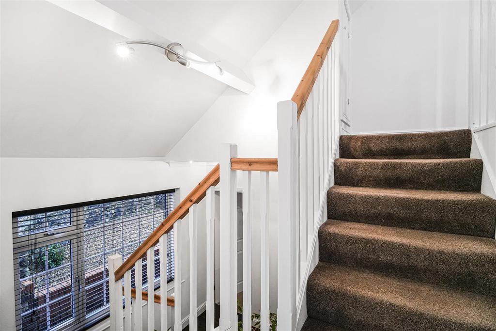 Syairs to lower ground floor