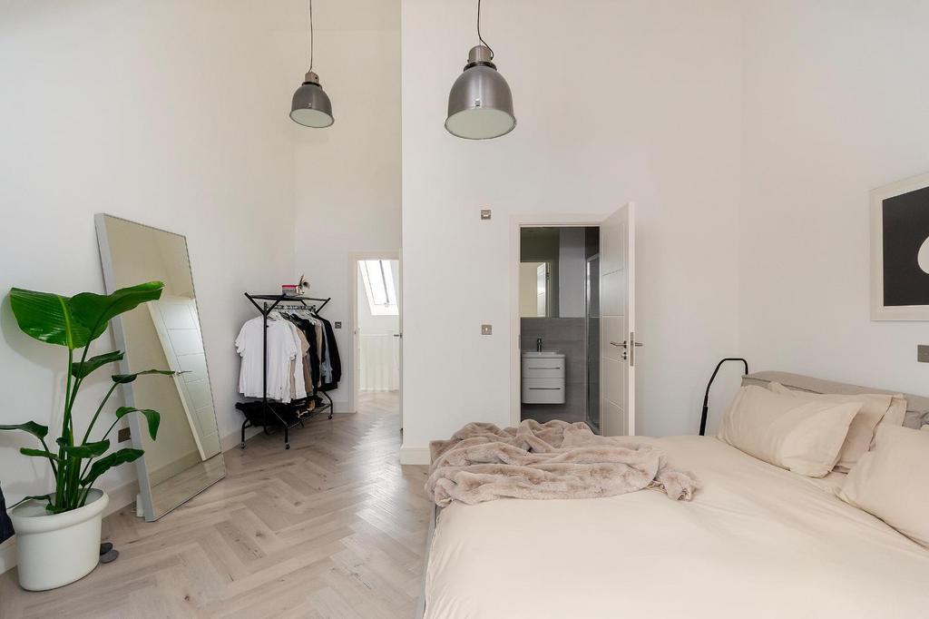 1 P7 WGK - Bedroom L.jpg