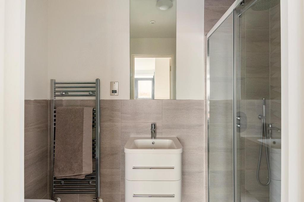 1 P7 WGK - Ensuite B.jpg
