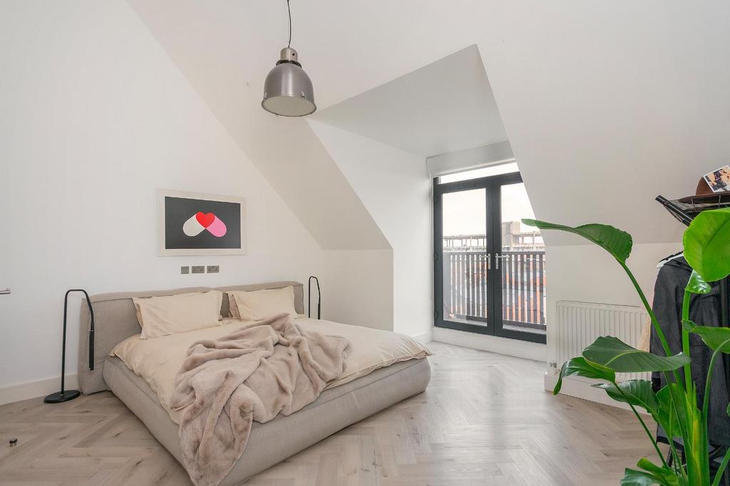 1 P7 WGK - Bedroom M.jpg