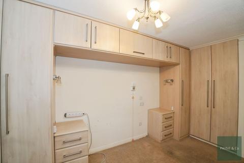 2 bedroom retirement property for sale, Vienna Close, Ilford, IG5