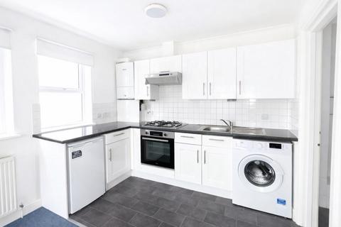 2 bedroom flat to rent, Red Lion Road, Tolworth