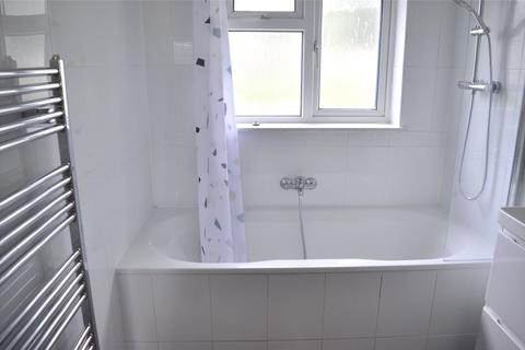 3 bedroom semi-detached house to rent, Famet Avenue, Purley CR8