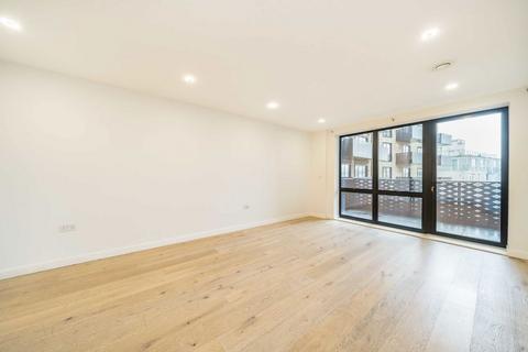 2 bedroom flat to rent, Middle Road, London W7
