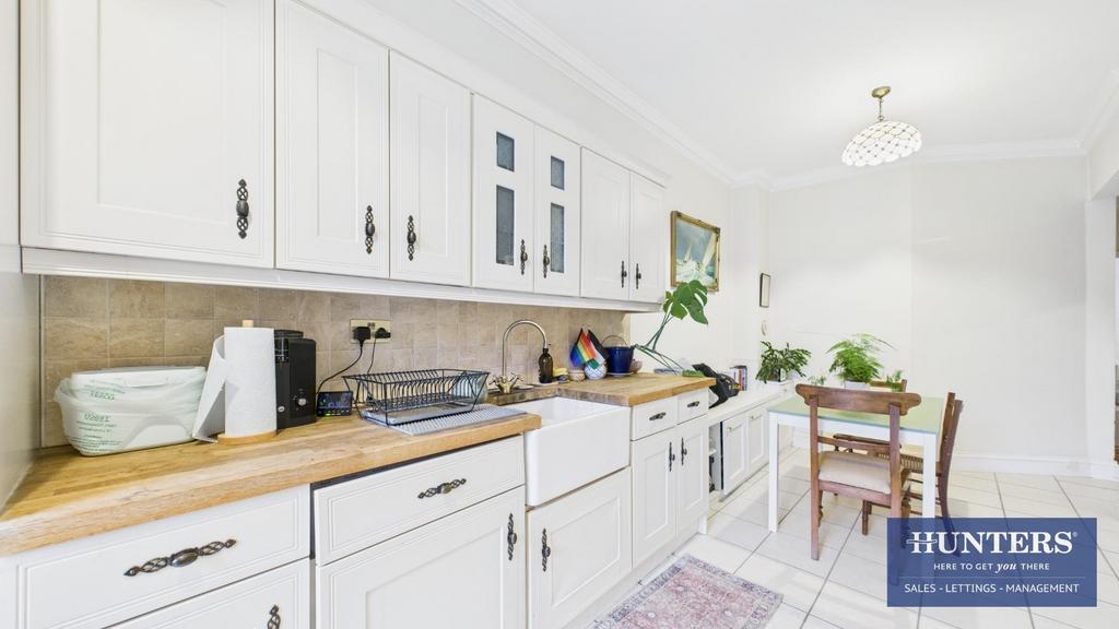 Kitchen/Dining Area