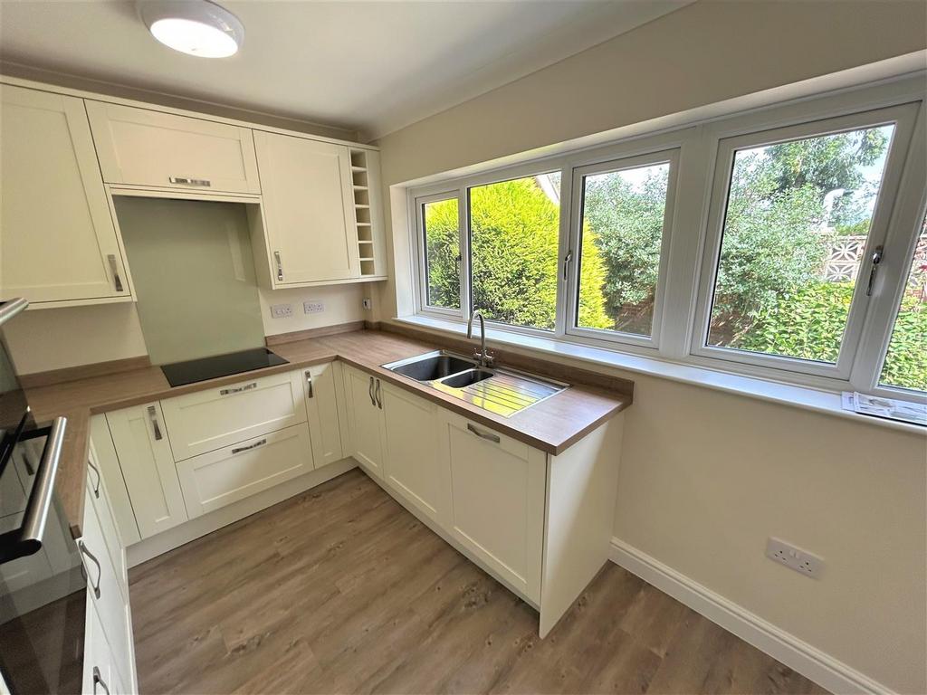 Kitchen 1.jpg