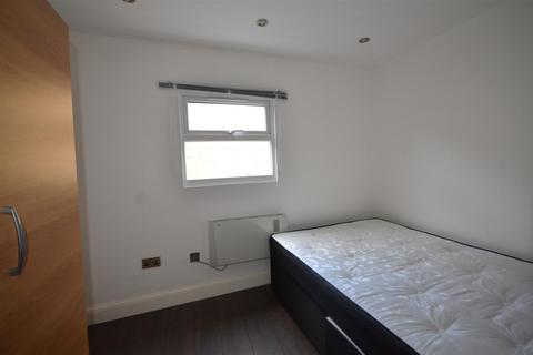 1 bedroom house to rent, High Road, London, NW10 2NX
