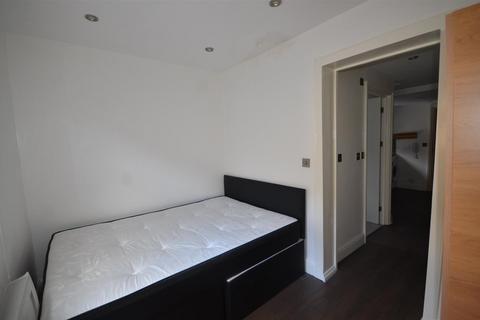 1 bedroom house to rent, High Road, London, NW10 2NX