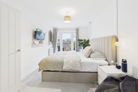 1 bedroom flat for sale, Valley Drive, Crawley RH10
