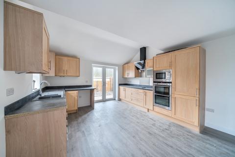 3 bedroom detached house to rent, Dean Road, Hampshire SO18