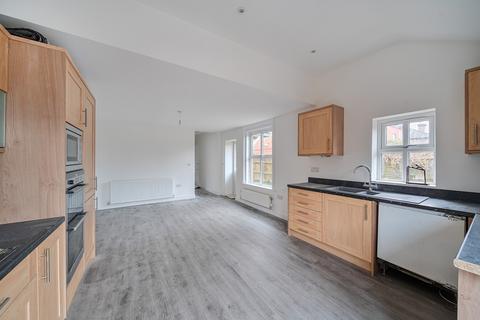3 bedroom detached house to rent, Dean Road, Hampshire SO18