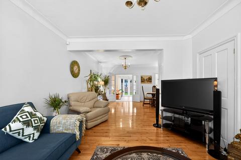 4 bedroom end of terrace house for sale, Overton Drive, Chadwell Heath, RM6