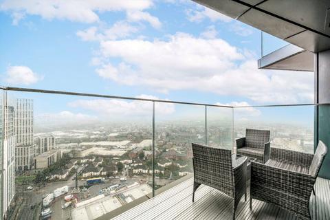 2 bedroom flat to rent, Portal Way, London W3