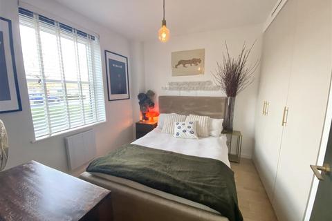 undefined, Salisbury Square, Hatfield AL9