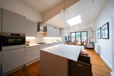 2 bedroom ground floor flat for sale, Shoot Up Hill, London, NW2