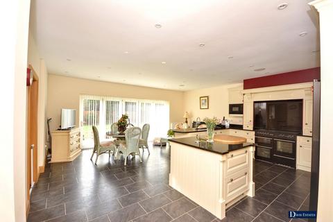 undefined, Tall Pines Close, Emerson Park, Hornchurch, RM11