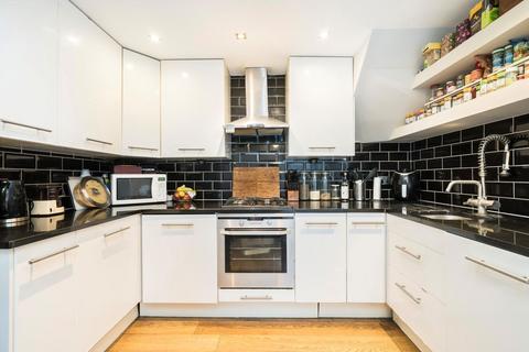3 bedroom flat for sale, Caledonian Road, London N1