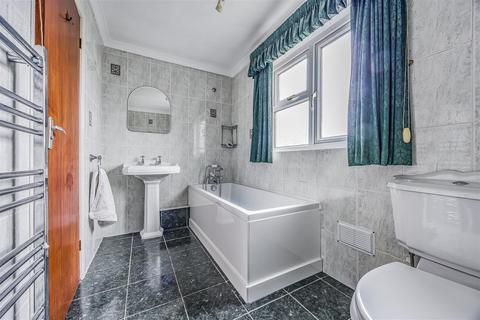 4 bedroom detached house for sale, Park Lane, Cowplain Waterlooville PO8