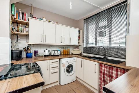 3 bedroom flat to rent, THESSALY ROAD, SW8
