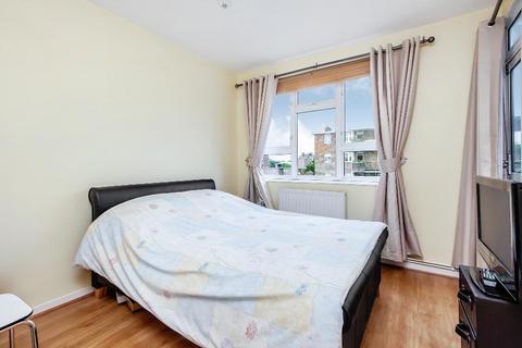 3 bedroom flat to rent, THESSALY ROAD, SW8