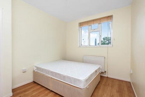 3 bedroom flat to rent, THESSALY ROAD, SW8