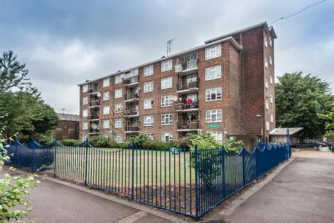 3 bedroom flat to rent, THESSALY ROAD, SW8