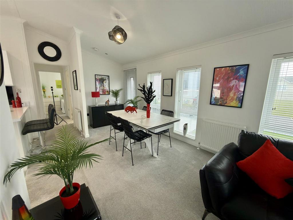 Lounge/Dining Room