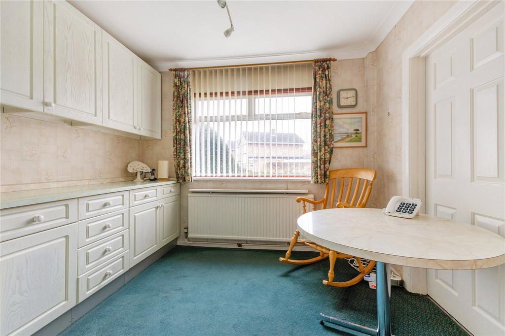 Kitchen/B'fast Room