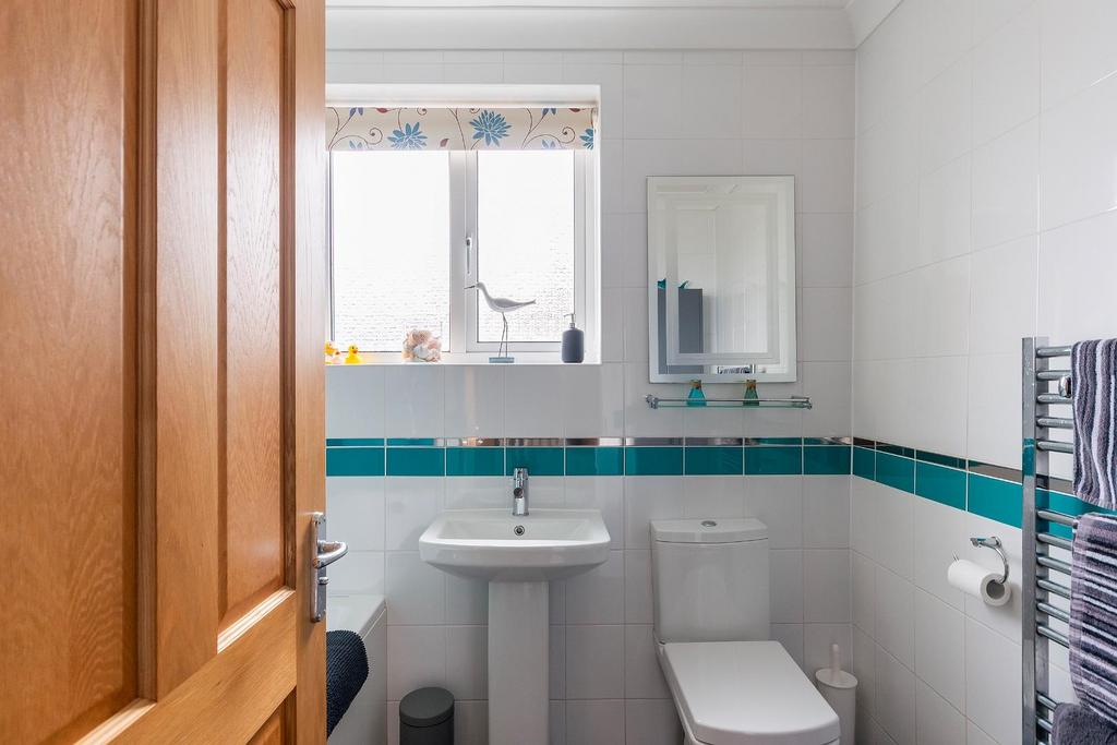 1 Q8 DBH - Bathroom C.jpg