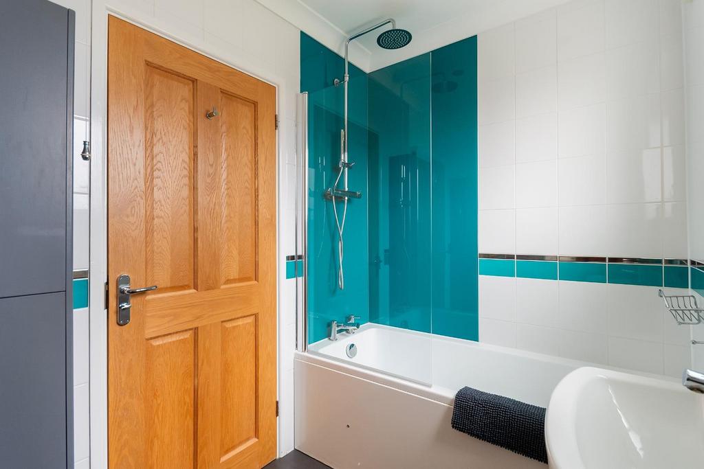1 Q8 DBH - Bathroom A.jpg