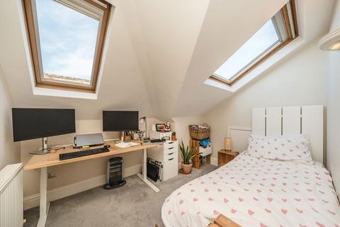 2 bedroom flat for sale, Enmore Road, London SW15