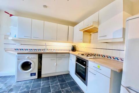 1 bedroom apartment to rent, Alexander House, Woking GU22