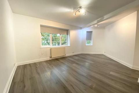 1 bedroom apartment to rent, Alexander House, Woking GU22