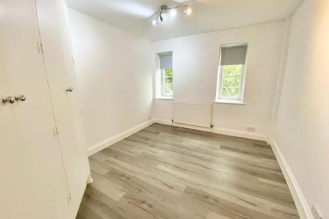1 bedroom apartment to rent, Alexander House, Woking GU22