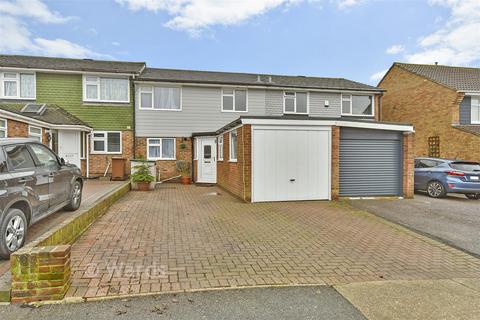 3 bedroom terraced house for sale, Courtfield Avenue, Chatham ME5