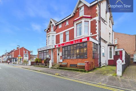 Guest house - Osborne Road, Blackpool, FY4