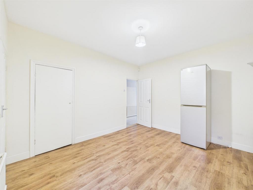 CAM02885 G0-PR0558-STILL013.jpg