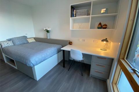 1 bedroom in a flat share to rent, Green Lanes, London N16