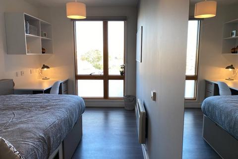 1 bedroom in a flat share to rent, Green Lanes, London N16